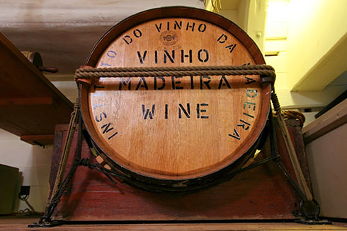 Weinfass mit Madeira-Wein-Aufschrift