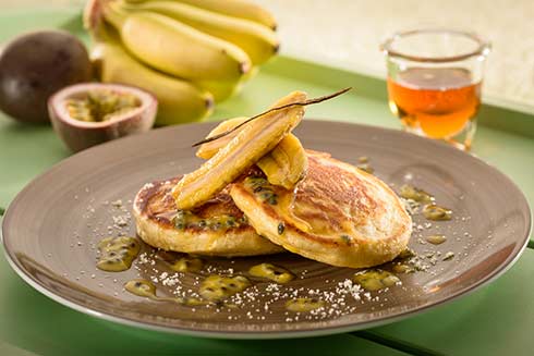 Bananen-Pancake mit Maracuja