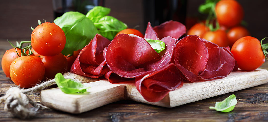 Bresaola: Das ist hochwertiger Rinderschinken mit einem sehr würzigen Geschmack und wenig Fett