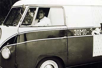 Die ersten Busse fuhen für JOMO
