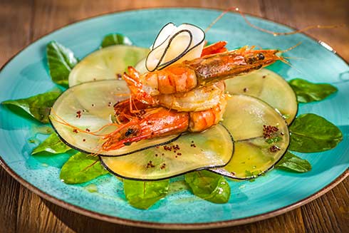 Carpaccio vom Rettich mit Garnelen – die Vorspeise zum Valentinstag von CHEFS CULINAR Koch Daniel Kämmer