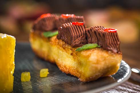 Marinierte Ananas mit Schokoladencreme – das Dessert zum Valentinstag von CHEFS CULINAR Koch Daniel Kämmer