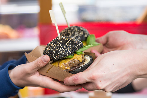 Auch Burger gehören zum Street Food natürlich dazu