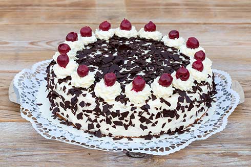 Der Klassiker auf der Tortentafel Schwarzwälder Kirschtorte 