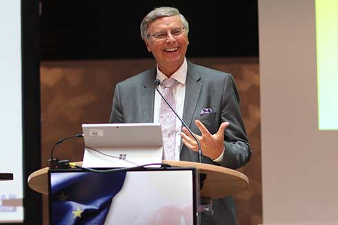 Wolfgang Bosbach stellt die Herausforderungen Europas dar