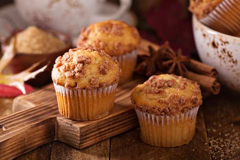 Der schwedische Bruffin ist mit Zimt und Zucker gebacken