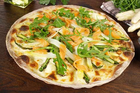 Flammkuchen kann mit vielen verschiedenen Zutaten belegt werden