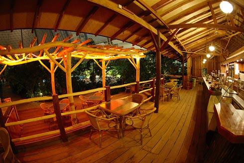 Die Lagoon Bar lädt mit einem atemberaubenden Ausblick ein