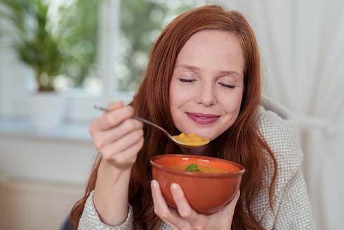 Besonders in der kalten Jahreszeit wärmt eine Suppe wunderbar