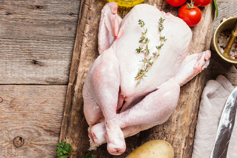 Unter Haus- und Nutzgeflügel fallen Stubenküken, Hähnchen und Broiler und Polarden, sowie Baby-Puten, junge Puten und Truthähne.