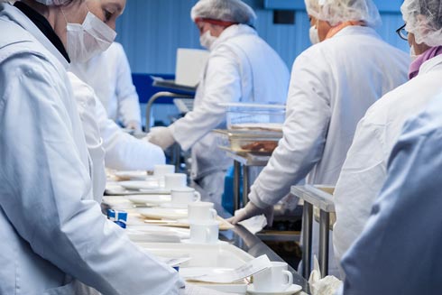 Über eine zeitentkoppelte Produktion mit intelligent gesteuerten Abläufen können Sie auch in Kliniken á-la-carte-Essen anbieten. 