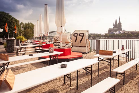 Entspannung direkt am Wasser: Rheinterassen in Köln