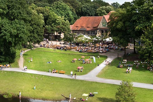 Das Stadtwaldhaus in Krefeld wurde zum schönsten Biergarten in Deutschland gekürt. 