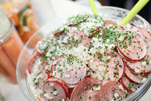 Das Italian-Dressing von BASE CULINAR schmeckt hervorragend zum Tomatensalat