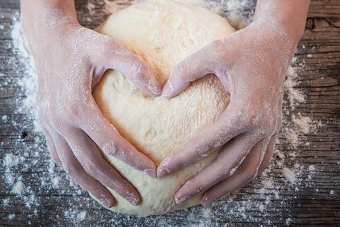 Die Teig-Herstellung von Pizza und Pinsa unterscheidet sich wesentlich