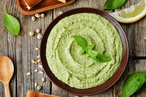 Grüner Hummus