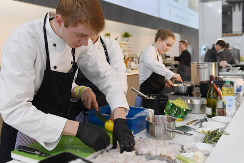 Auf die Plätze, fertig, los! Mit Feuereifer gingen die Azubi-Teams ans Werk ...