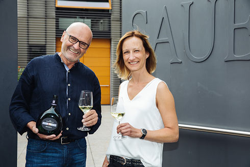 Winzer Horst Sauer ist stolz auf seine Tochter Sandra