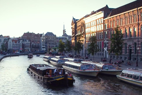 Eine Gracht in Amsterdam bei der Trend-Tour von CHEFS CULINAR