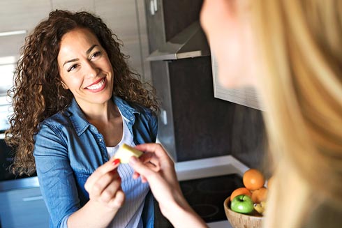 Frisches Obst am Arbeitsplatz kommt unter Kollegen gut an