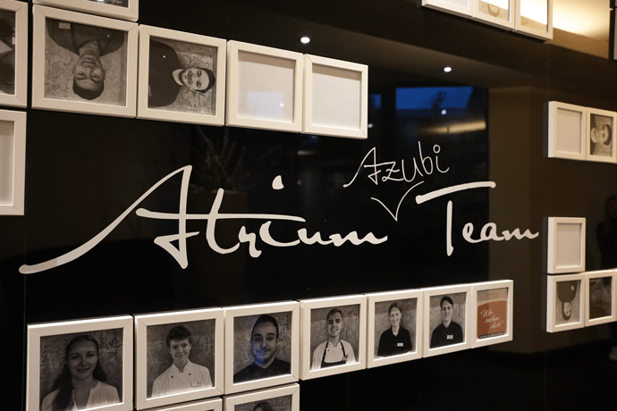 Atrium Hotel Mainz Azubi-Team Fotowand