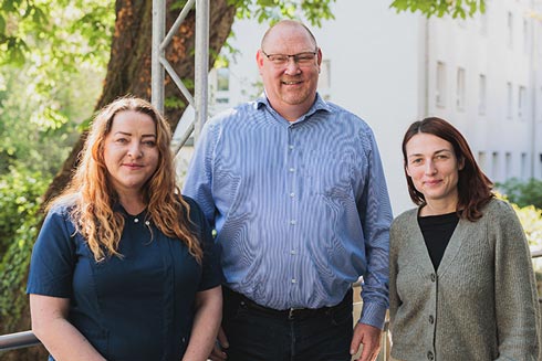 Titus Kinzler mit 2 Mitarbeiterinnen