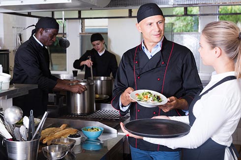 Ansprechen und Neutralität bewahren