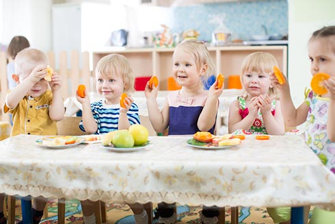 Kindergarten, Kindertagesstätte, Freude am Essen, Kinder