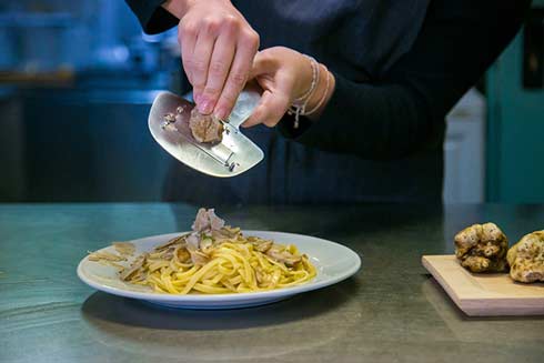 Weißer Trüffel, Trüffel Bianco, Trüffel am besten roh über die Speisen hobeln