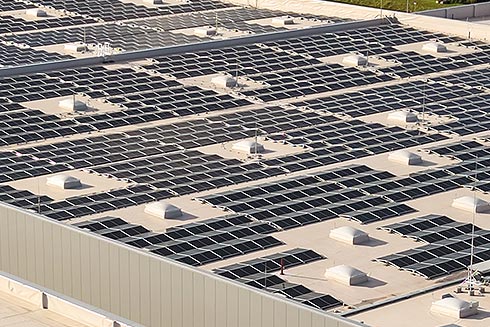 Modernes Solarkaftwerk auf den Dächern der neuen CHEFS CULINAR-Niederlassung in Ludwigsfelde bei Berlin