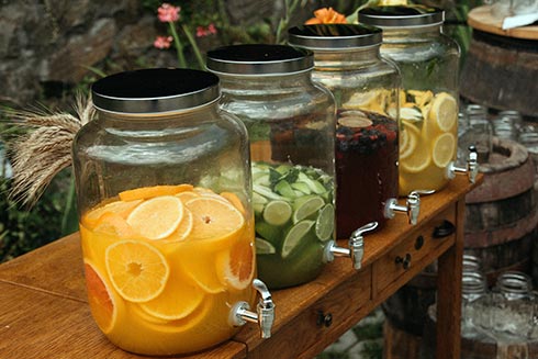 Handmade Limonade und Schorlen am Buffet