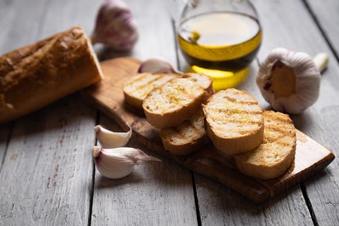 Brot mit Olivenöl und Knoblauch