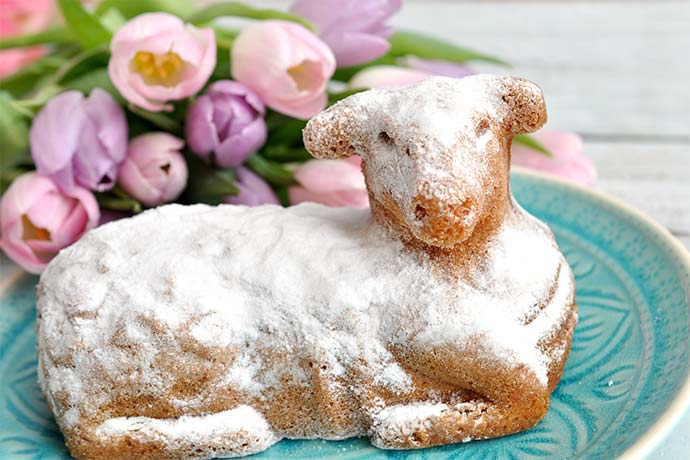 Osterlamm mit Puderzucker