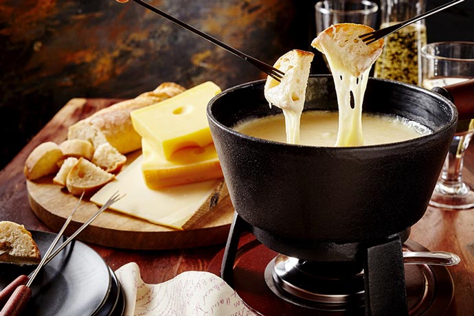 Fondue Des Schweizer Käses, Ein Populäres Nationalgericht Fondue Des Schweizer Käses, Ein Populäres Nationalgericht