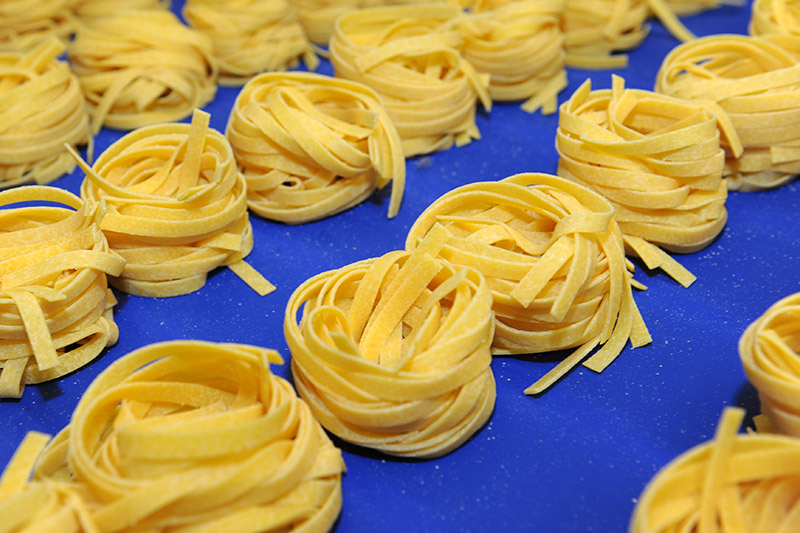 Die Pasta Sassella-Sorten werden nicht gegart geliefert