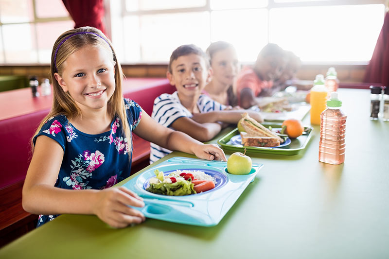 Richtlinien vom DGE zur Schulverpflegung helfen