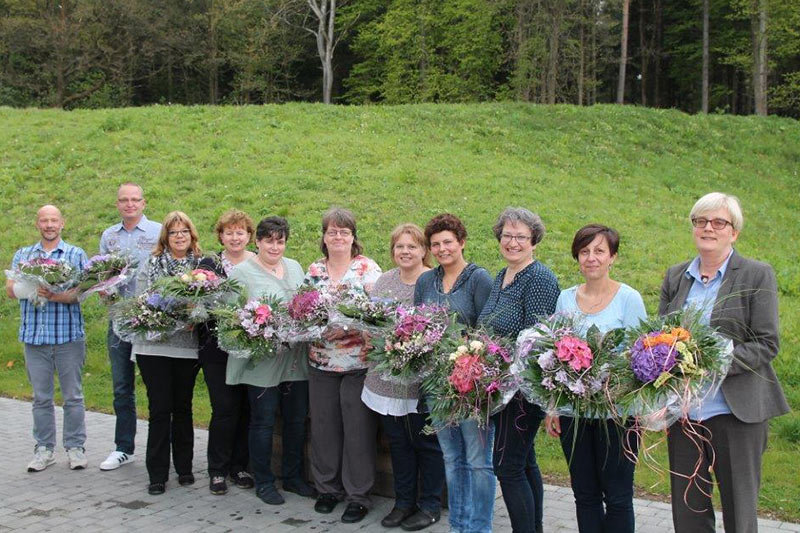 Die stolzen Teilnehmer des Lehrgangs und Iris Hassel