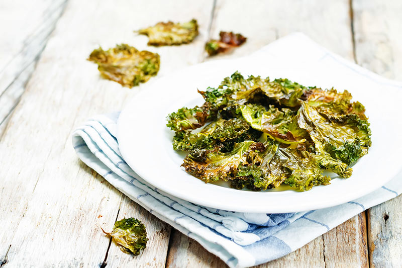 Kale Chips bestehen aus Grünkohl-Blättern