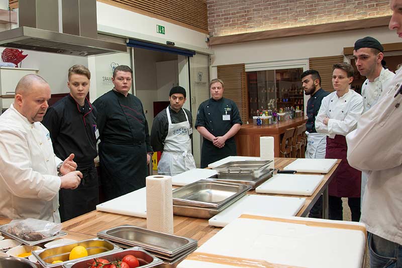 Workshop für Azubis zum Thema Fonds und Saucen mit CHEFS CULINAR Profikoch Christoph Koscielniak