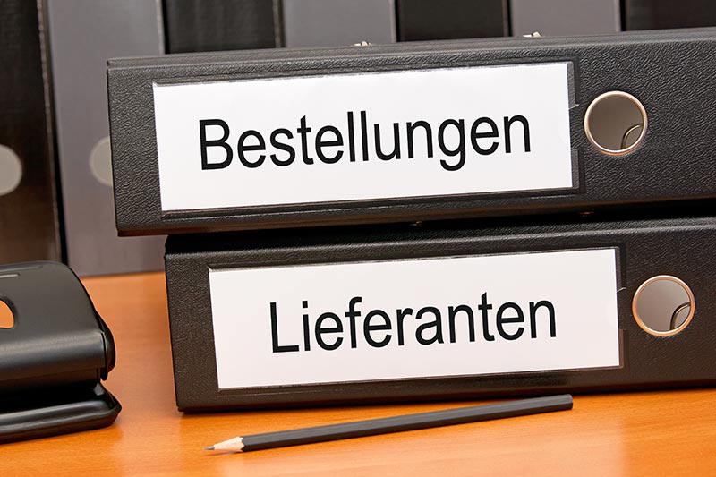 In den Notfallkoffer gehören alle wichtigen Dokumente, wie Lieferantenlisten und Bestell-Listen, um für den Unglücksfall gewappnet zu sein