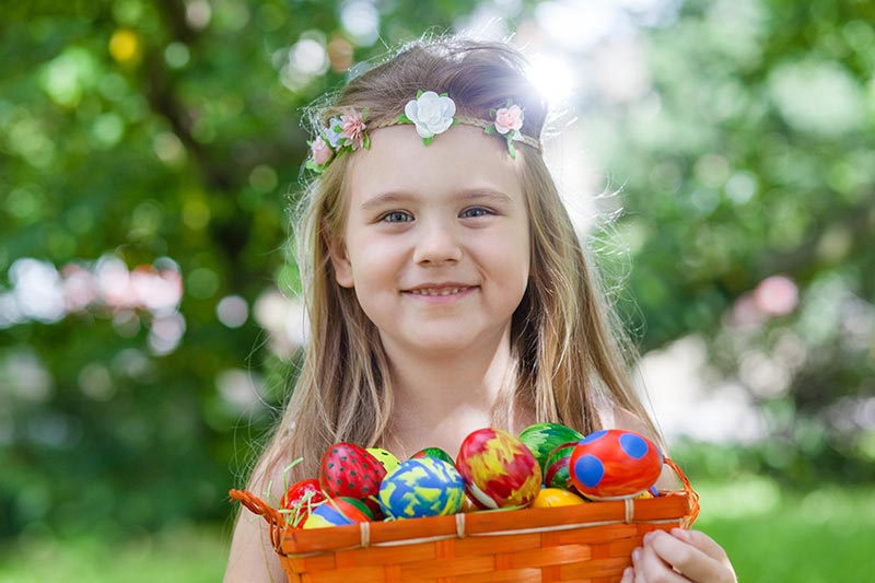 Bunte  Eier lassen Kinderaugen an Ostern leuchten