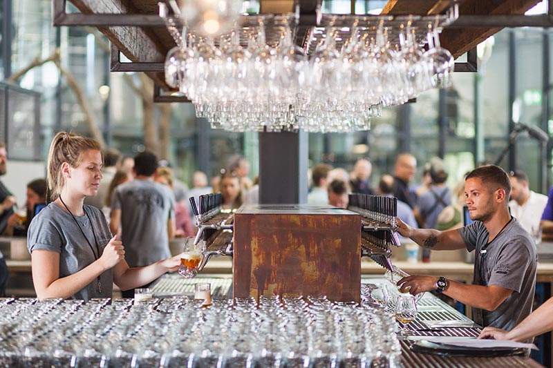 Die Stone Brewing World Bistro & Gardens Berlin entstand nach amerikanischem Vorbild