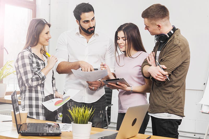 Auszubildende im Büro