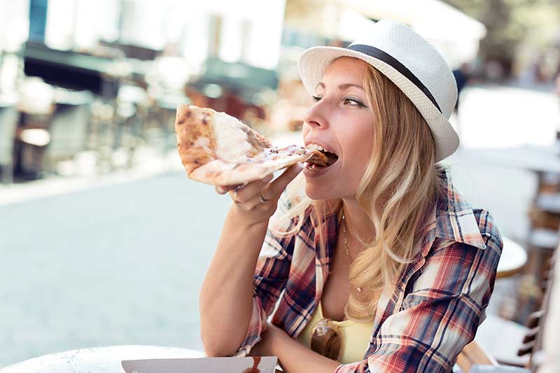 Pizza bianca ist ein echter Genuss – ganz ohne Tomatensauce. CHEFS CULINAR zeigt, wie's gemacht wird.