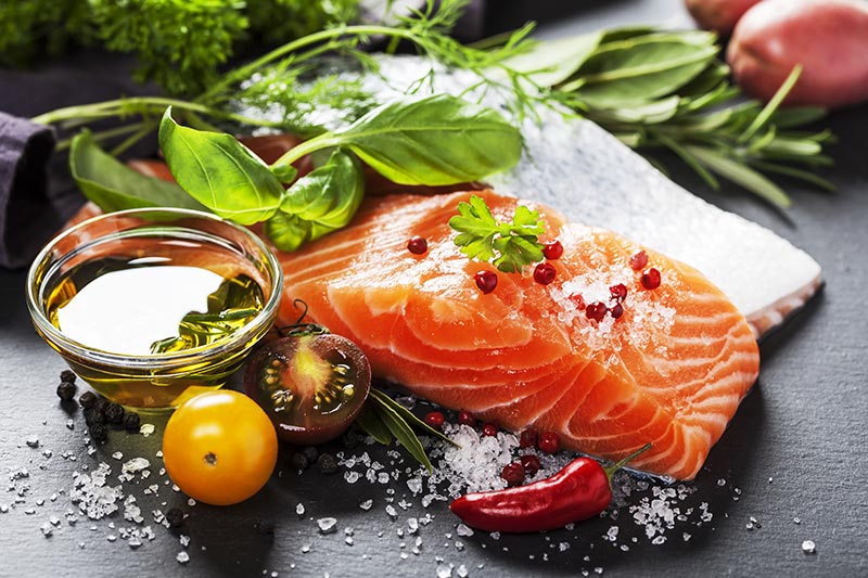 Fett aus Olivenöl, Fisch und Nüssen hält Ernährungsexperte Bas Kast für gesund