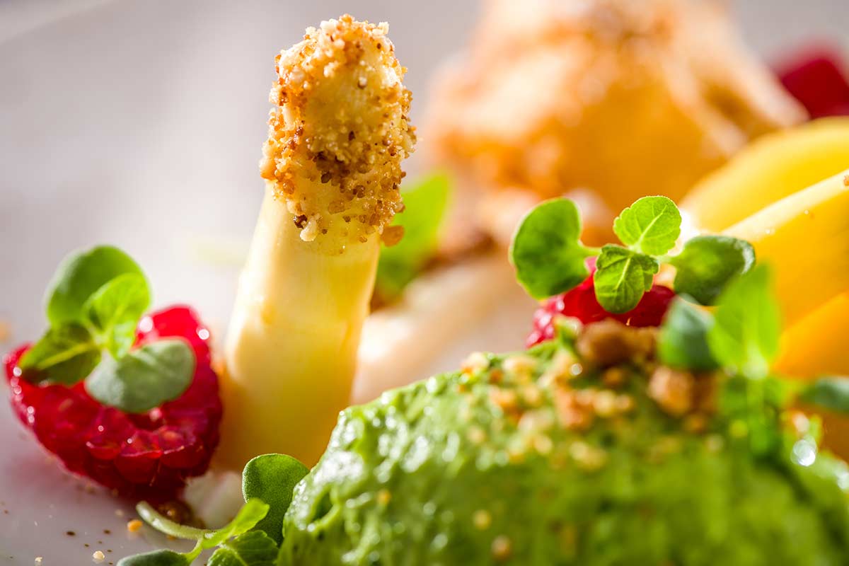 Dreierlei süßer Spargel mit Orangen-Sabayon und Estragon-Sorbet | Rezept