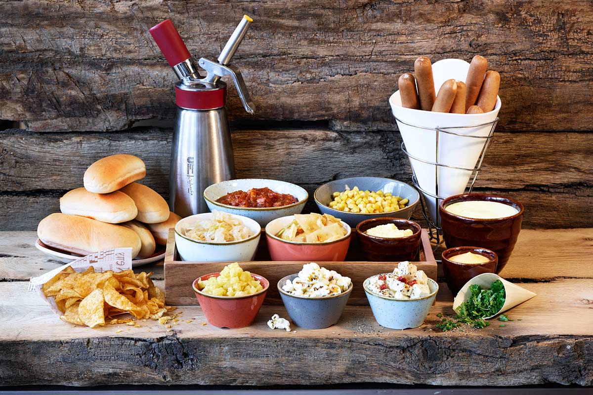 Hot Dog Bar Mit Verschiedenen Toppings Rezept