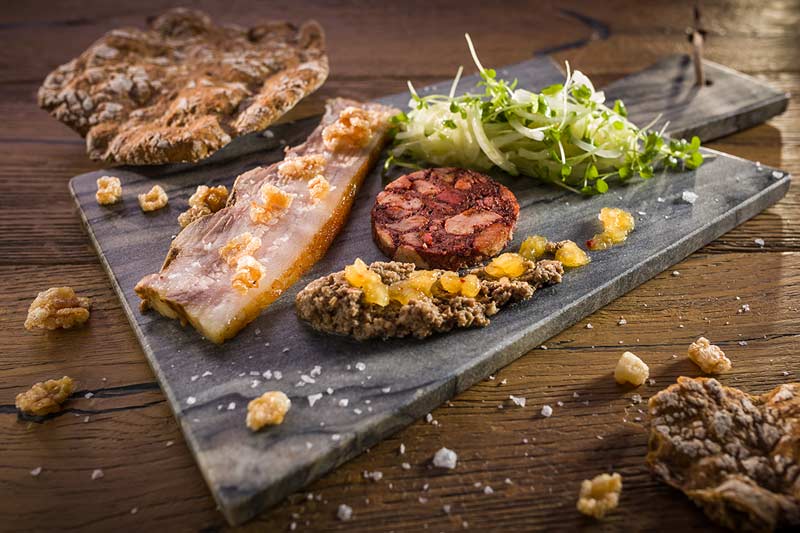 Schlachtplatte vom Susländer Schwein