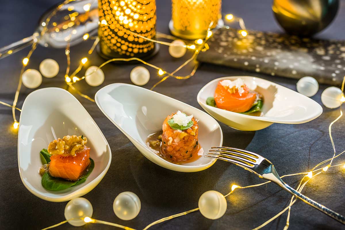 Anisgebeizter Lachs mit Orangenzucker und Feldsalat in Walnussdressing ...