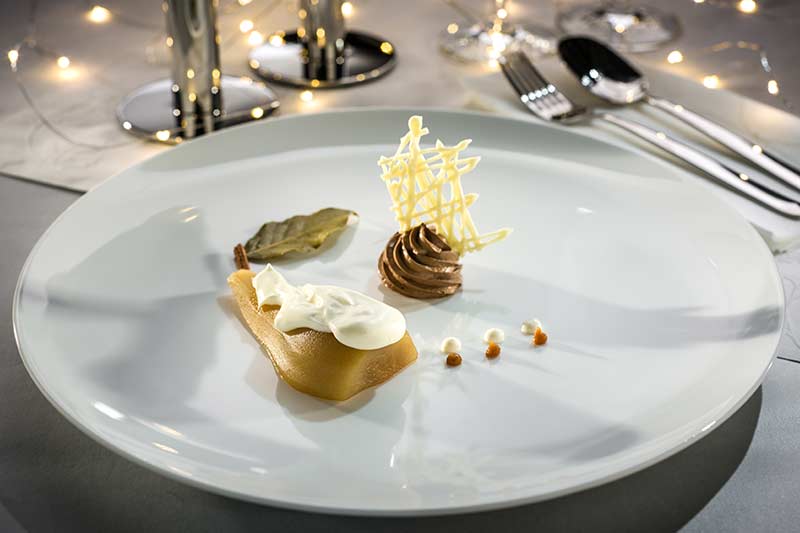 Portweinbirne mit Pfeffer-Mascarpone